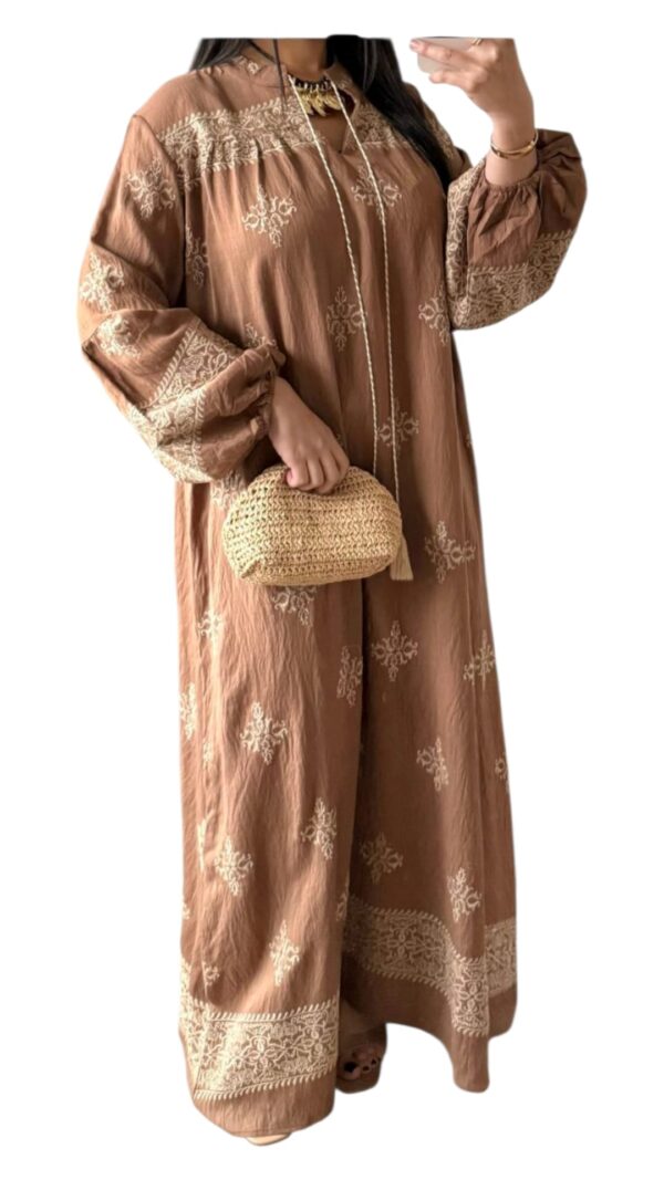 Robe Longue Brodée en Coton – Élégance Bohème – Image 5