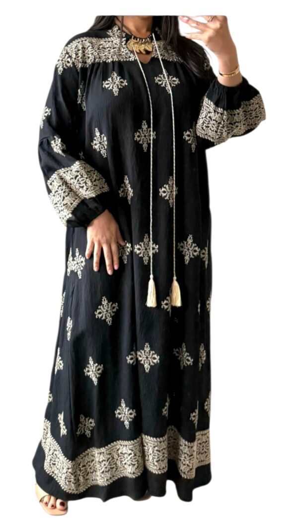 Robe Longue Brodée en Coton – Élégance Bohème
