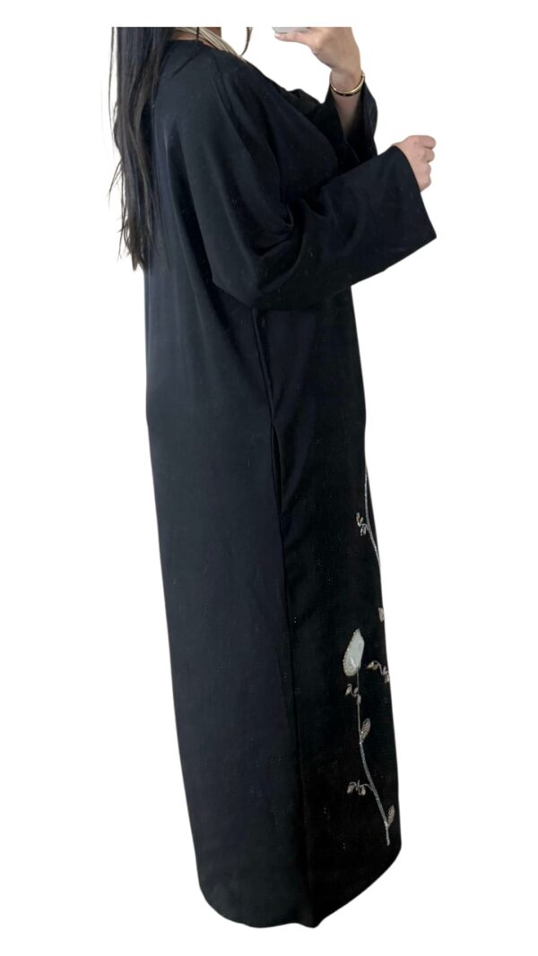 Abaya Élégante avec Strass – Raffinement et Éclat tout en Légèreté – Image 5