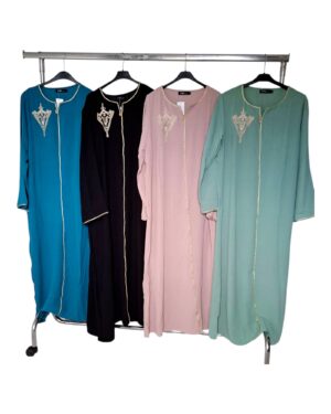 Robe orientale avec broderie berbère dorée