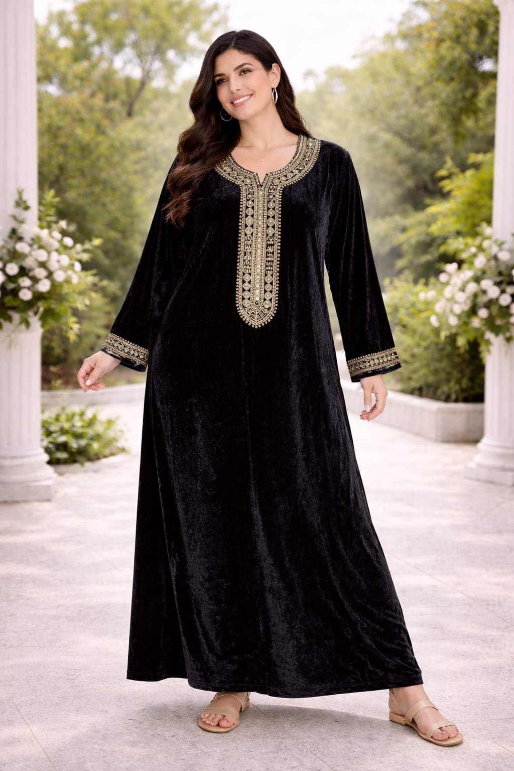 Robe longue en velours brodé – Élégance orientale