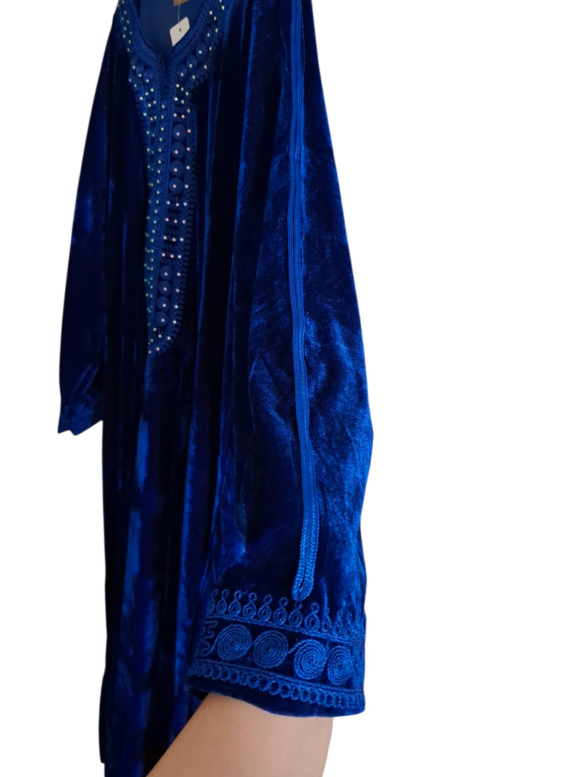 Robe longue en velours brodé – Élégance orientale – Image 5